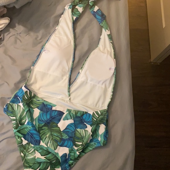 **NEW** Shein One-piece - Picture 2 of 4